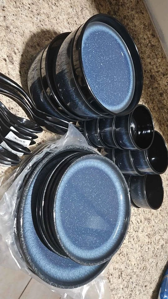 30-Piece Dinnerware Set - photo 2