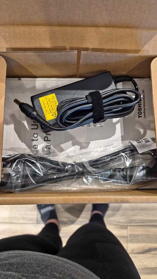 Toshiba power adaptor