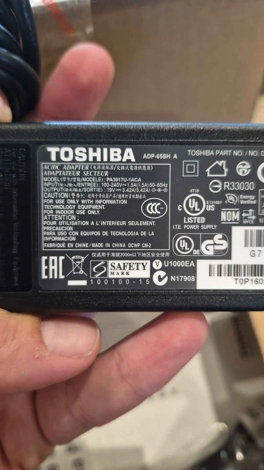 Toshiba power adaptor - photo 4