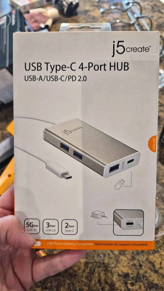 Usb type c 4 port hub