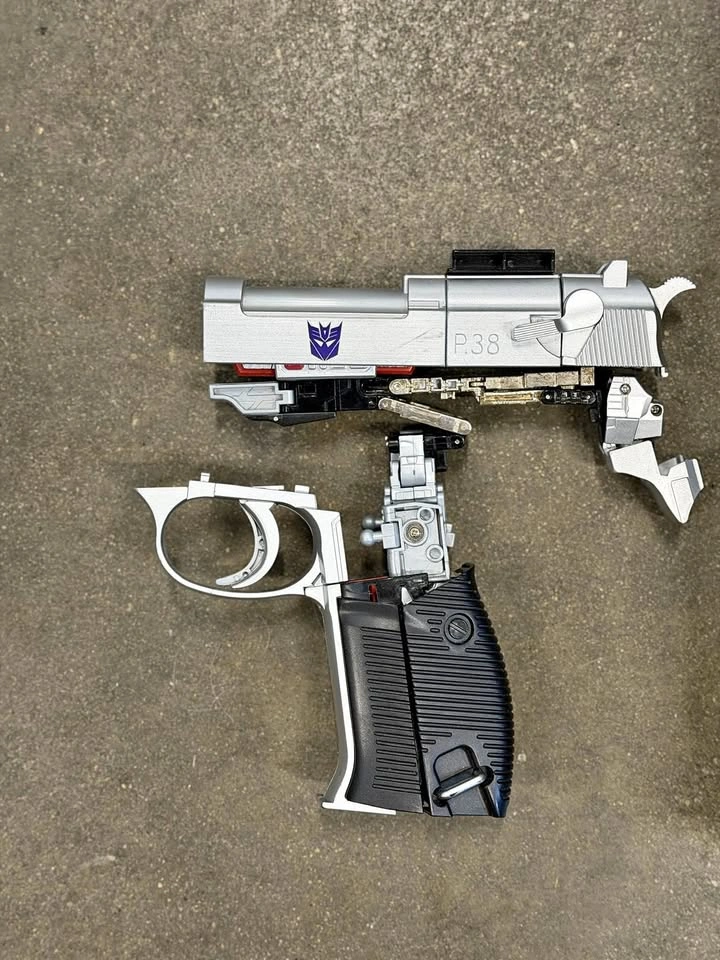 TRANSFORMERS Masterpiece MP-5 Megatron - Incomplete