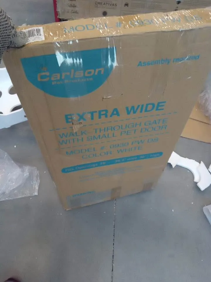 CARLSON Pet Gate w/ Small Pet Door - 29.5"-36" x 30" - White image indicator(2)