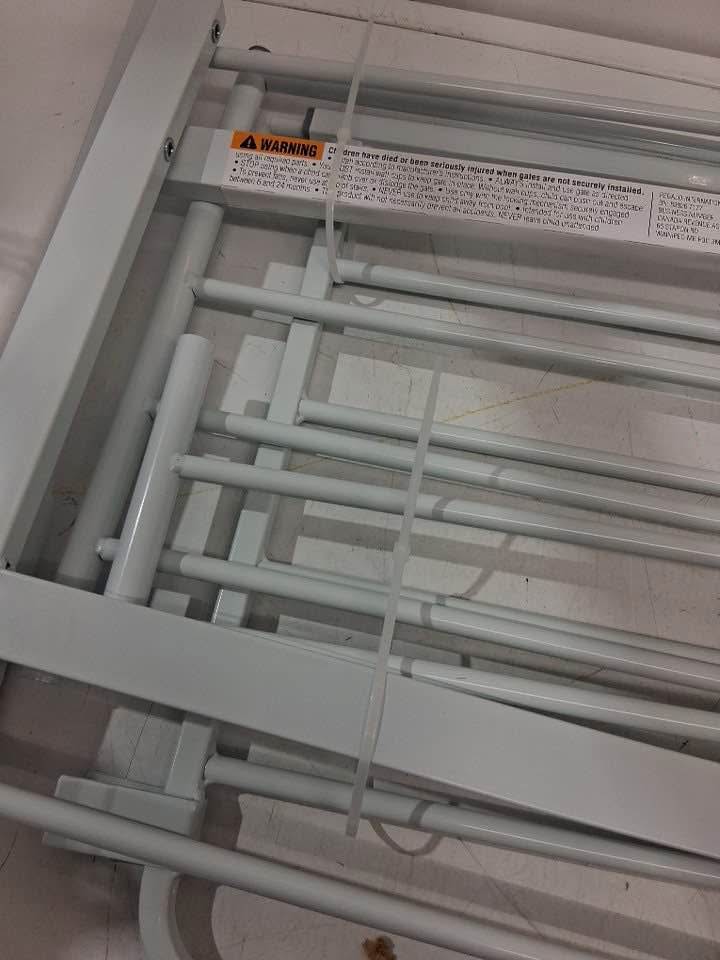 NEW PRESSURE MOUNT REGALO EXTRA WIDE SAFETY GATE - photo 4