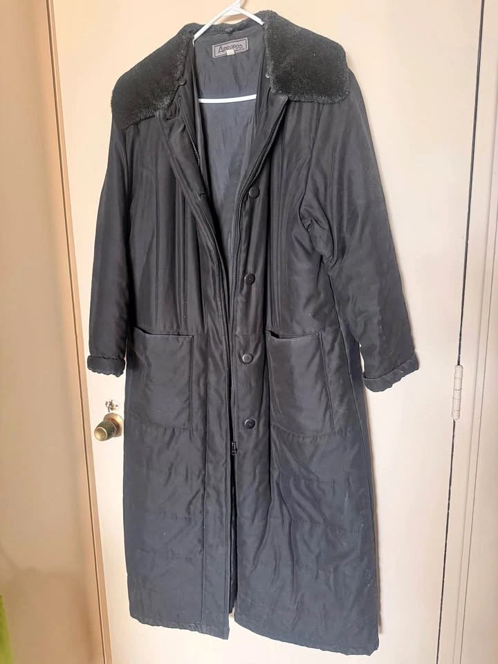 Black Long Winter Coat Apropos – Faux Fur Collar – Size L/G