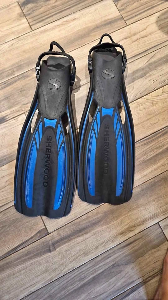 Sherwood scuba fins