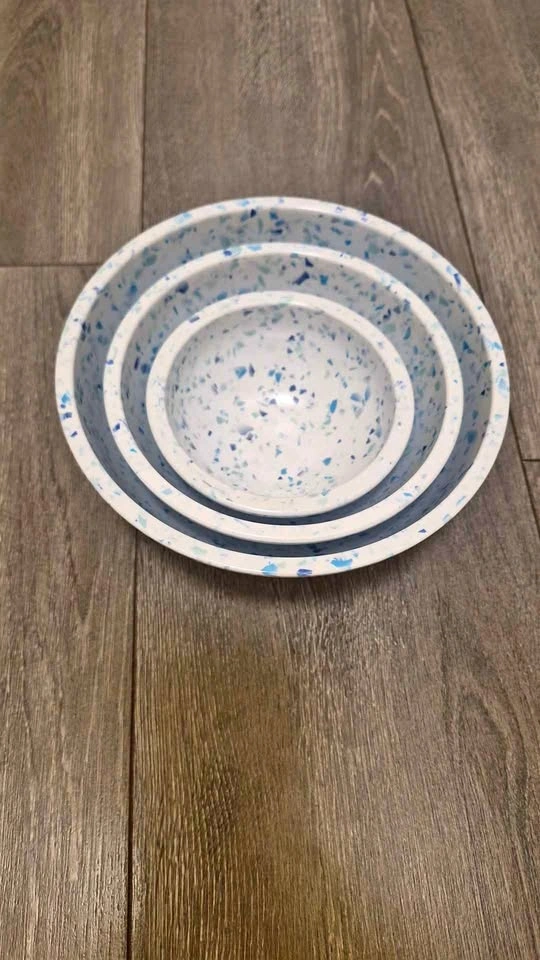Set of bowls