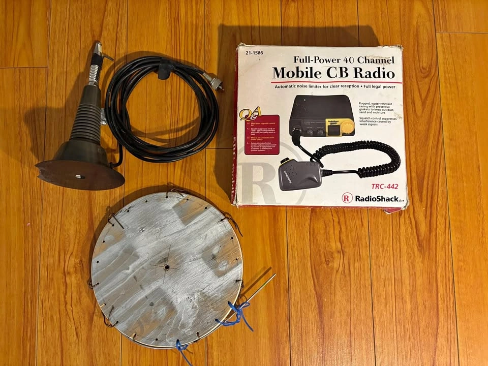 Vintage RadioShack CB Radio Model TRC-442