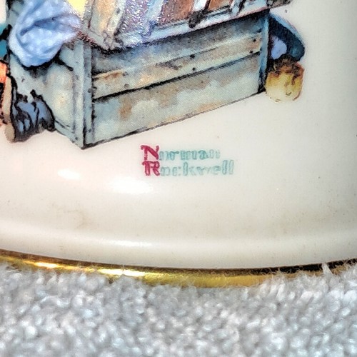 Norman Rockwell Hand Bell "1980 Chilly Reception" - photo 3