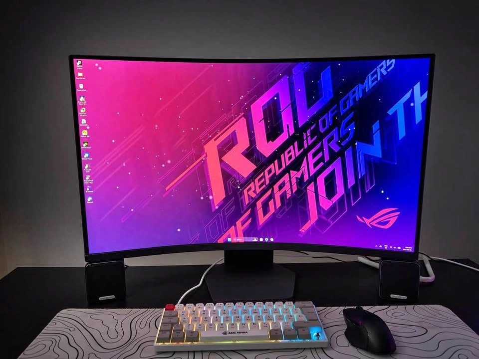 ASUS ROG Strix G16 (2024) + LG 32” 180Hz Monitor Bundle