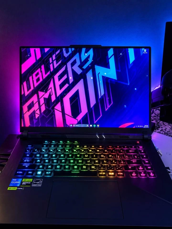 ASUS ROG Strix G16 (2024) + LG 32” 180Hz Monitor Bundle - photo 2