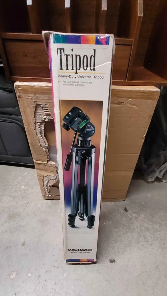 Magnavox Tripod Heavy-Duty Universal - photo 3