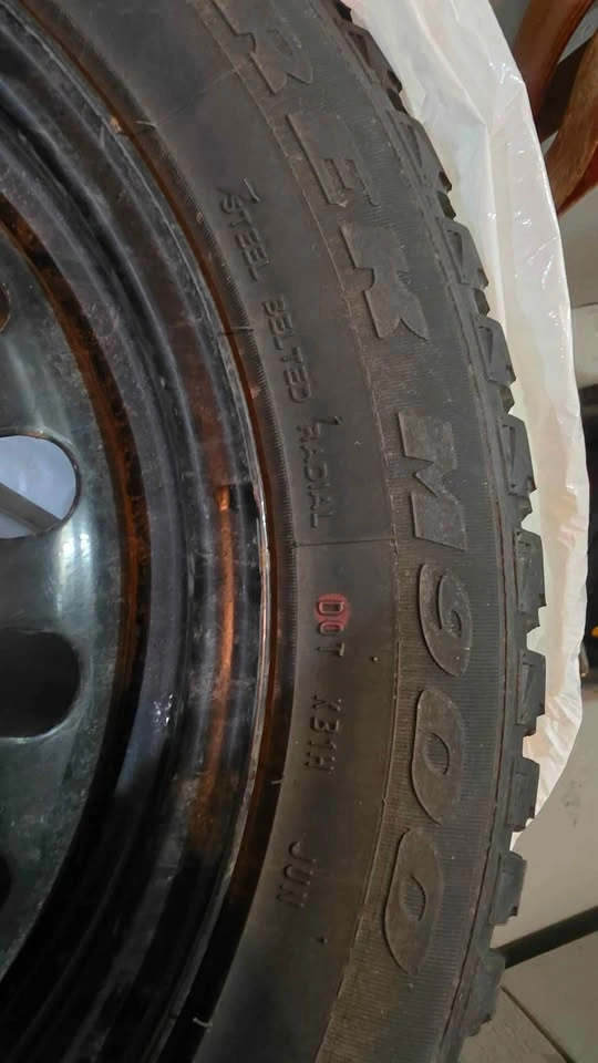 17" Winter Tires on Black Steel Rims - 215/55R17 - photo 3