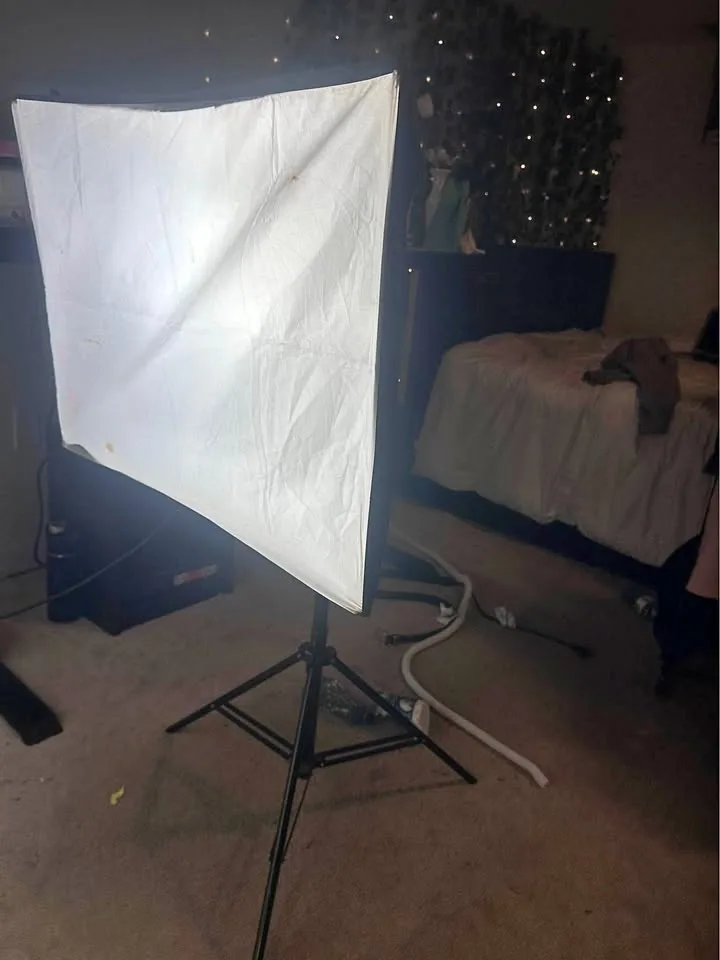 Tri-Color Softbox Light (with Stand) thumbnail