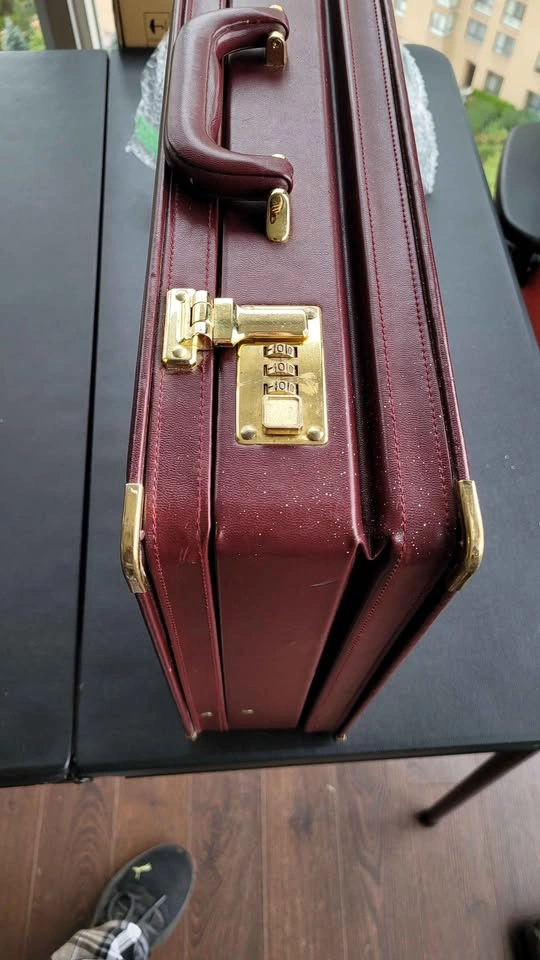 Vintage Leather Burgundy Briefcase - photo 3