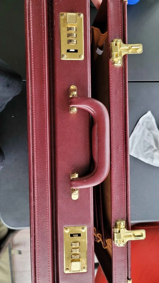 Vintage Leather Burgundy Briefcase - photo 4