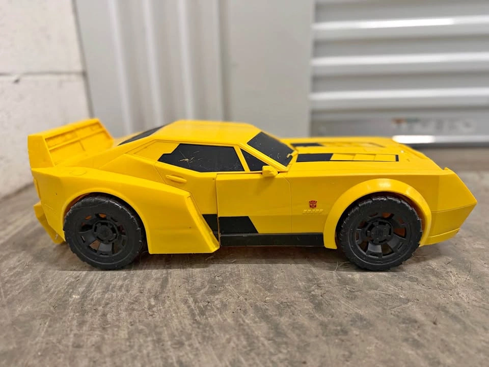2014 Hasbro Transformers: Robots in Disguise Super Bumblebee