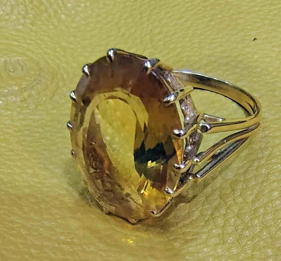 18K GOLD RING WITH LARGE CITRINE GEMSTONE 20X15X6 MM