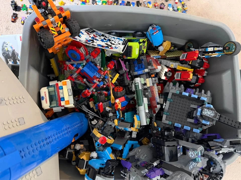 Giant Lot of Lego Sets with Minifigures, Manuals and Boxes - photo 2