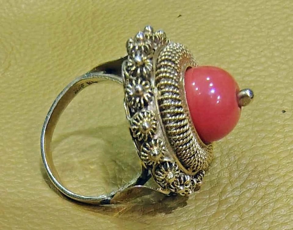 18K GOLD VINTAGE VICTORIAN RING & CORAL