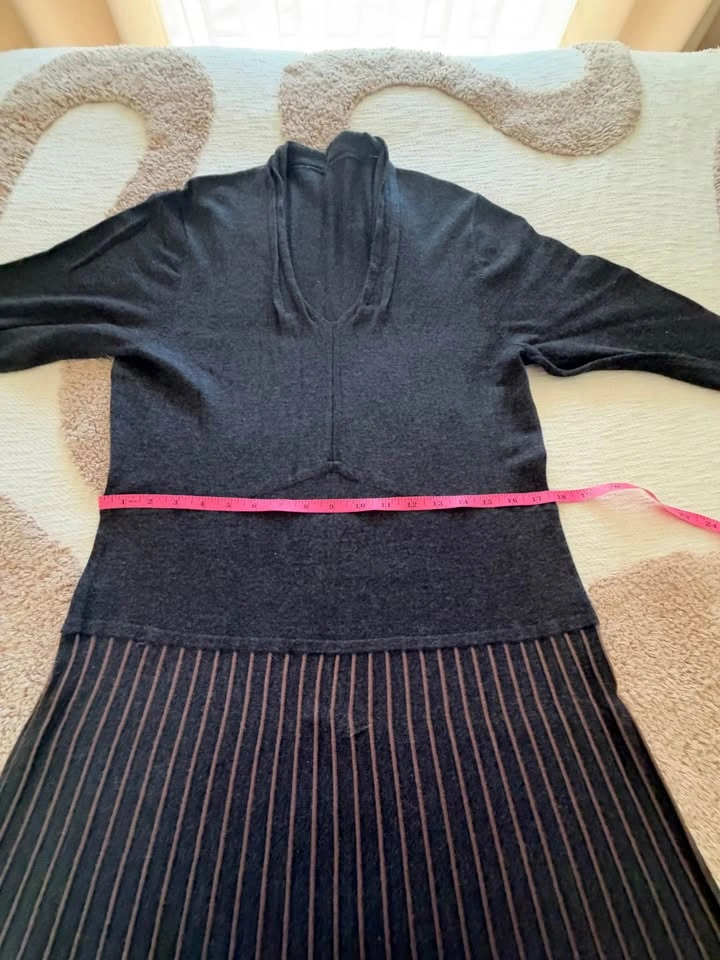 Knit V-Neck Midi Dress with Pleated Skirt - photo 3