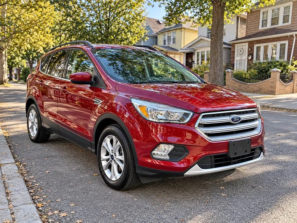 2018 Ford Escape · SE Sport SUV 4D