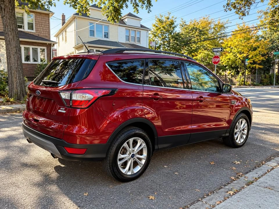 2018 Ford Escape · SE Sport SUV 4D - photo 5