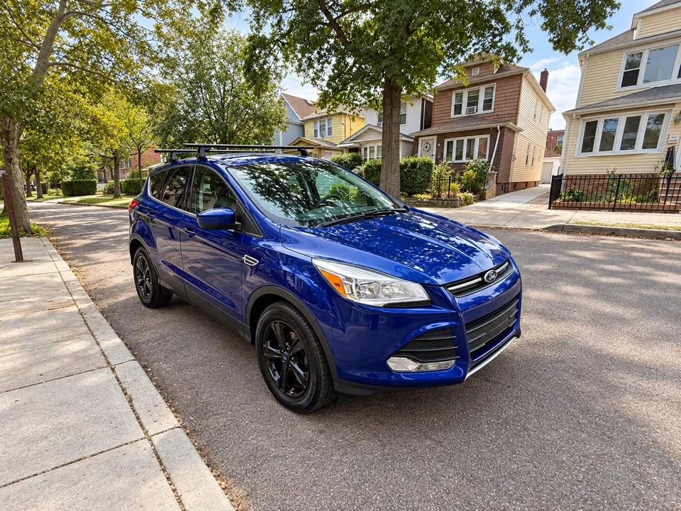 2015 Ford Escape · SE Sport Utility 4D - photo 2