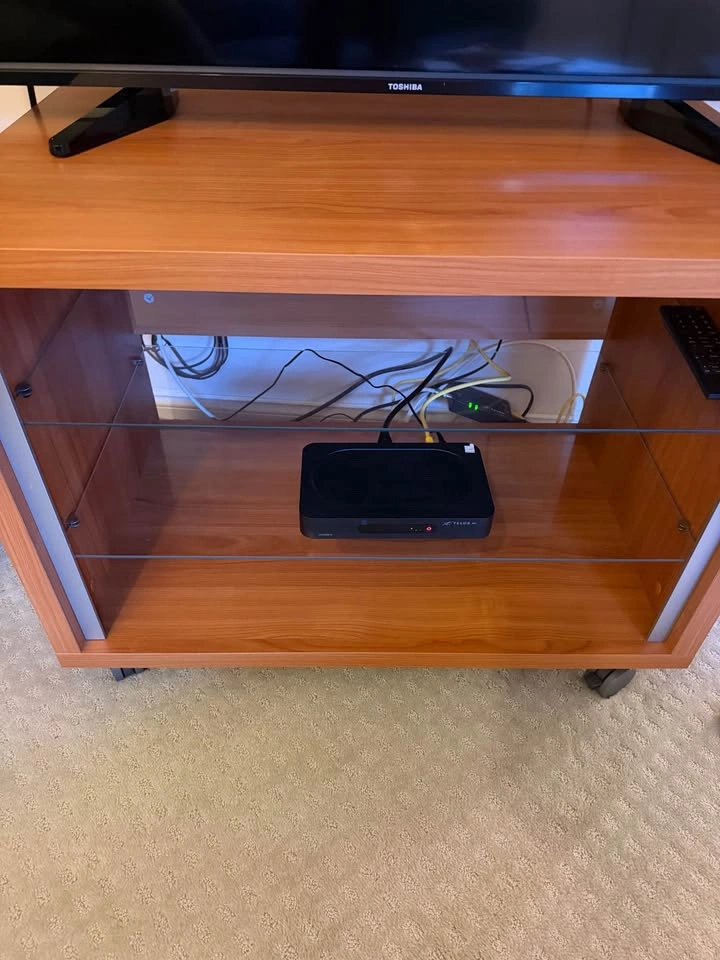 Maple veneer tv console - photo 2