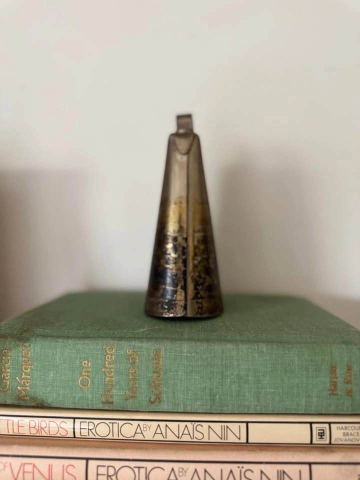 Vintage Ludwig Chicago Cowbell – Gold Tone Metal Percussion Bell - photo 4