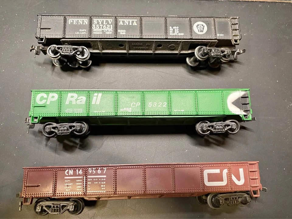 HO Scale Train Rolling Stock (Hoppers & Ends)