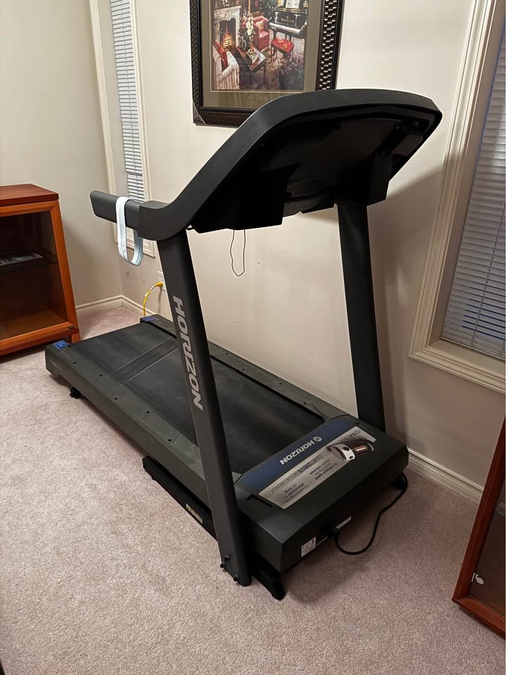 Horizon treadmill - photo 2