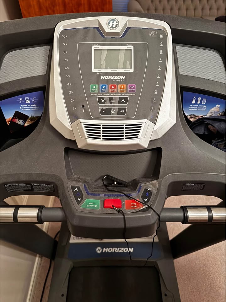 Horizon treadmill - photo 3