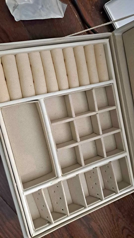 Jewelry box