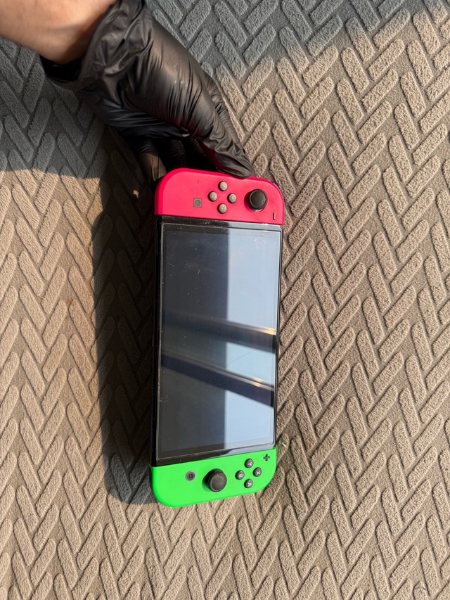 Nintendo Switch OLED - photo 2
