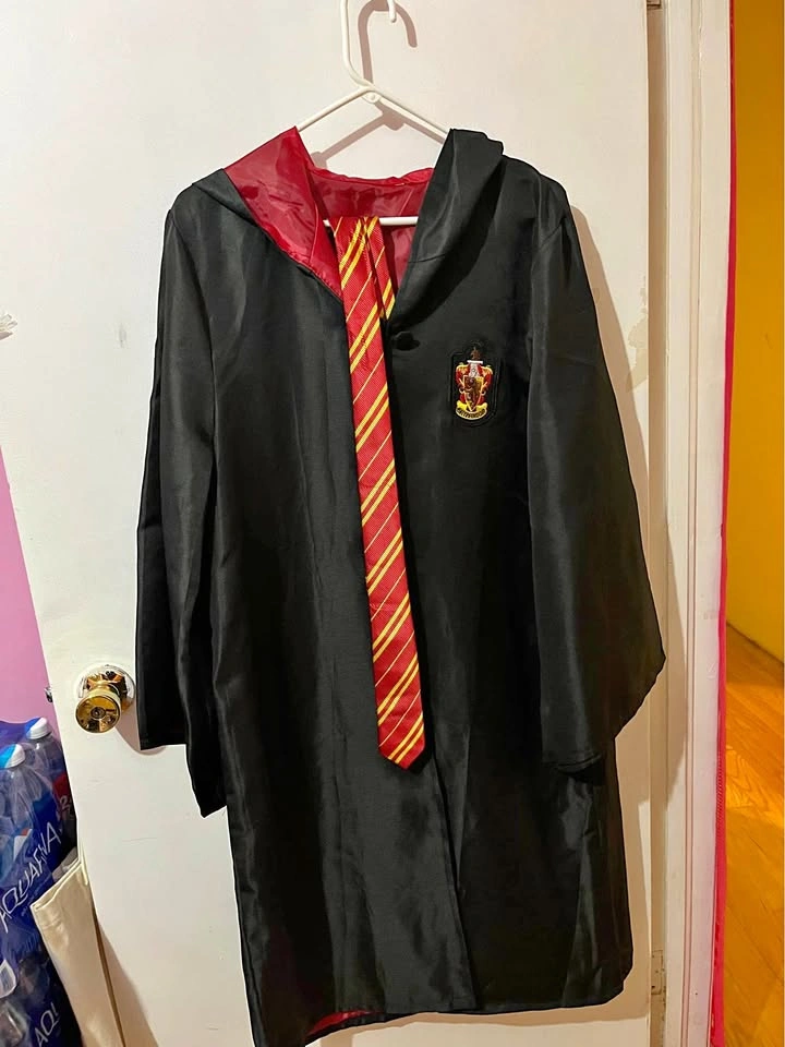 Harry Potter Gryffindor Costume (Women’s Medium) + Wand