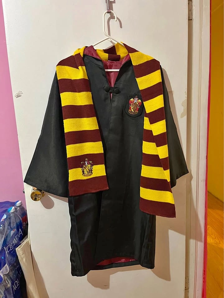 Harry Potter Gryffindor Robe and Scarf (Women small/medium)