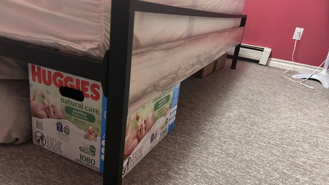 King Size Mattress + Wooden Bed Frame + Single Mattress - photo 2