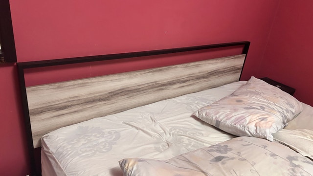 King Size Mattress + Wooden Bed Frame + Single Mattress - photo 3