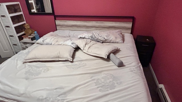 King Size Mattress + Wooden Bed Frame + Single Mattress - photo 4