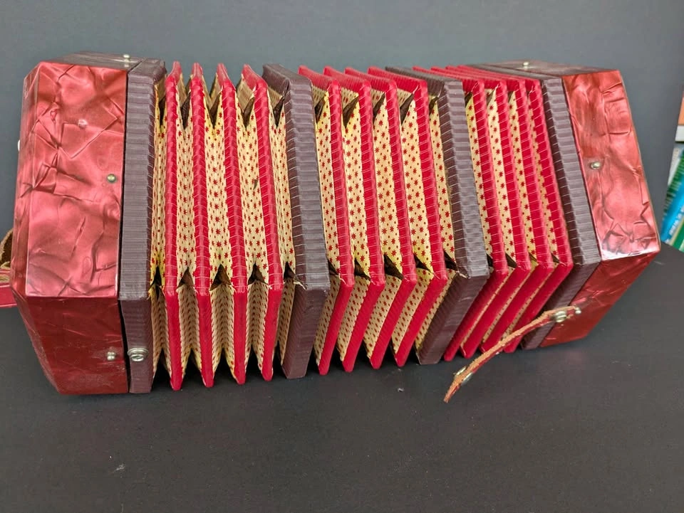 20 button Renelli Italian Concertina or Squeeze Box