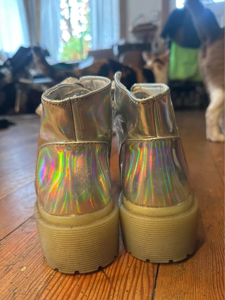 YRU Slayr Holographic Platform Combat Boots – Women’s Size 9 - photo 3