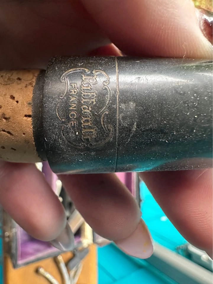 Vintage French Clarinet with Original Case, Mouthpiece & Accesso - photo 4