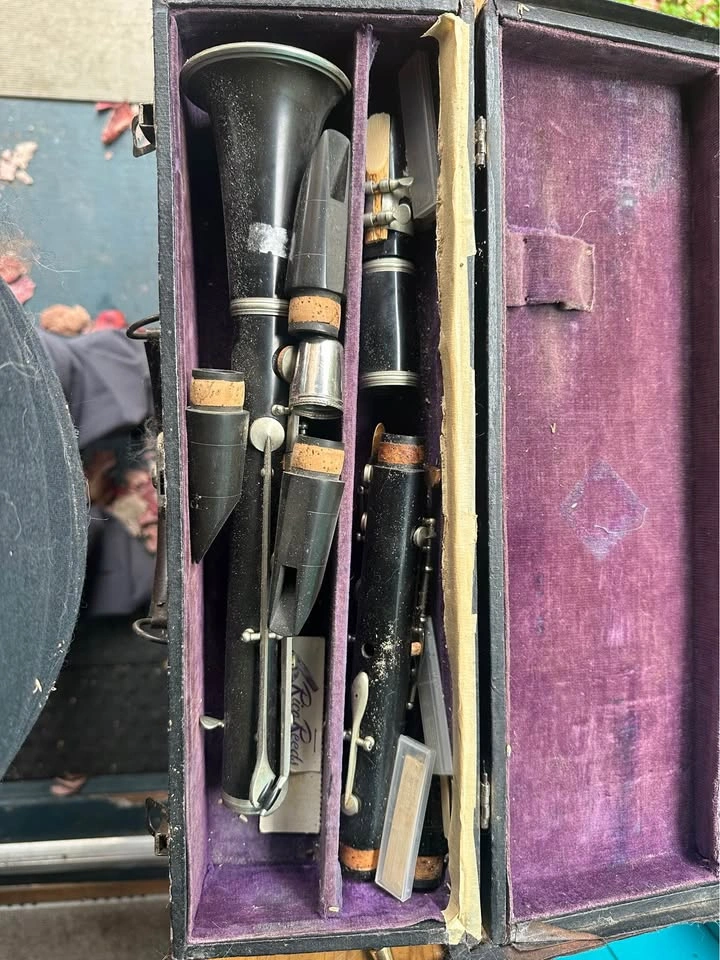 Vintage French Clarinet with Original Case, Mouthpiece & Accesso - photo 5