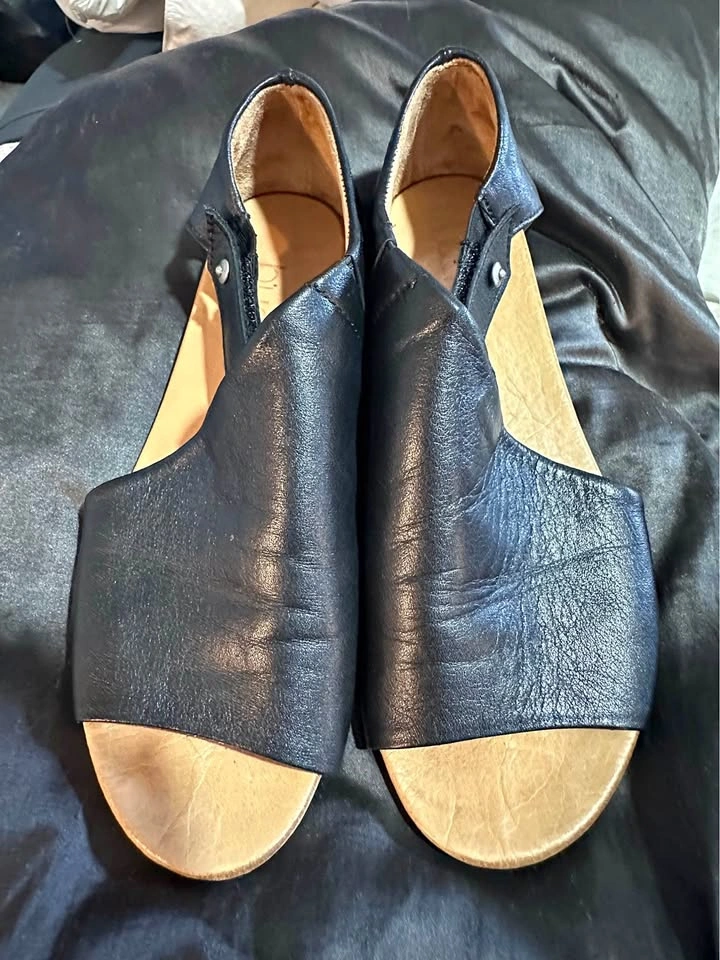 Bueno Black Leather Sandals sz 36
