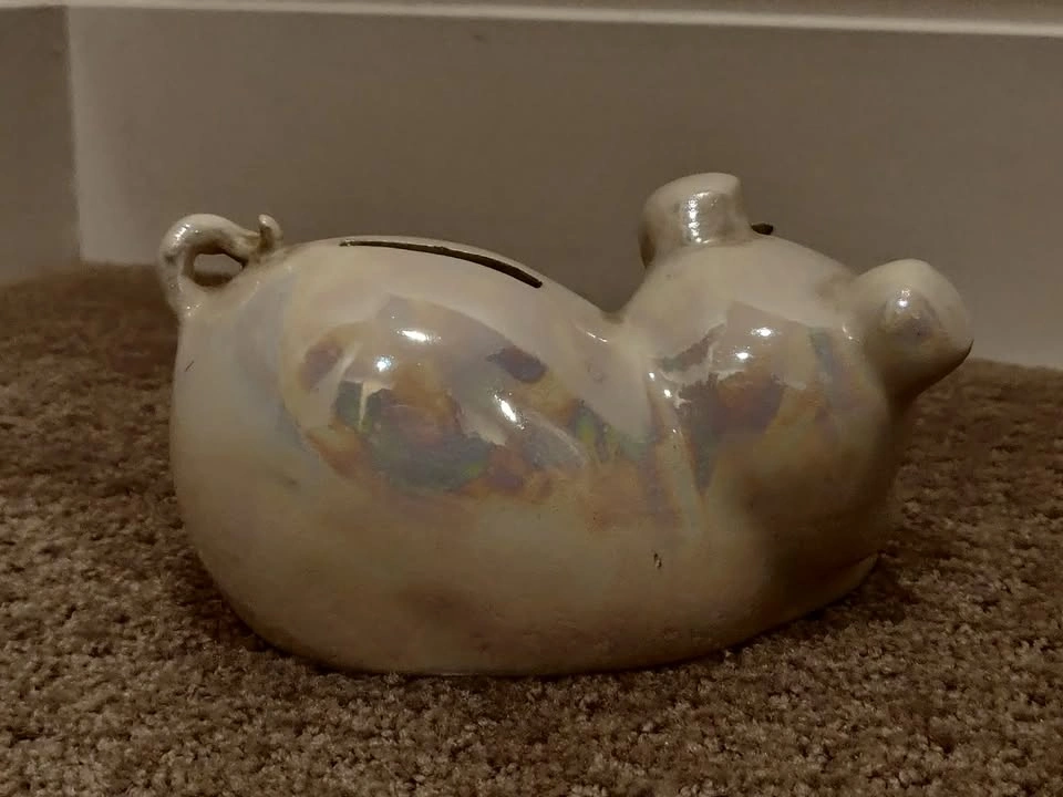 Vintage Sleeping Pig Piglet Piggy Bank / Coin Saver - Iridescent - photo 3