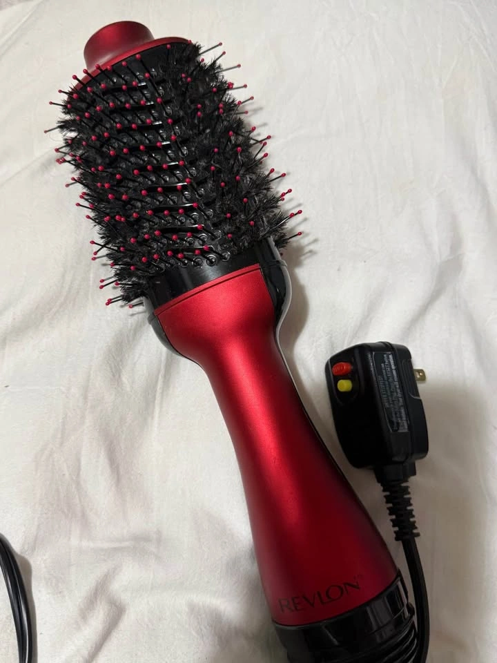 Revlon Hot Blow Dryer Brush - photo 2