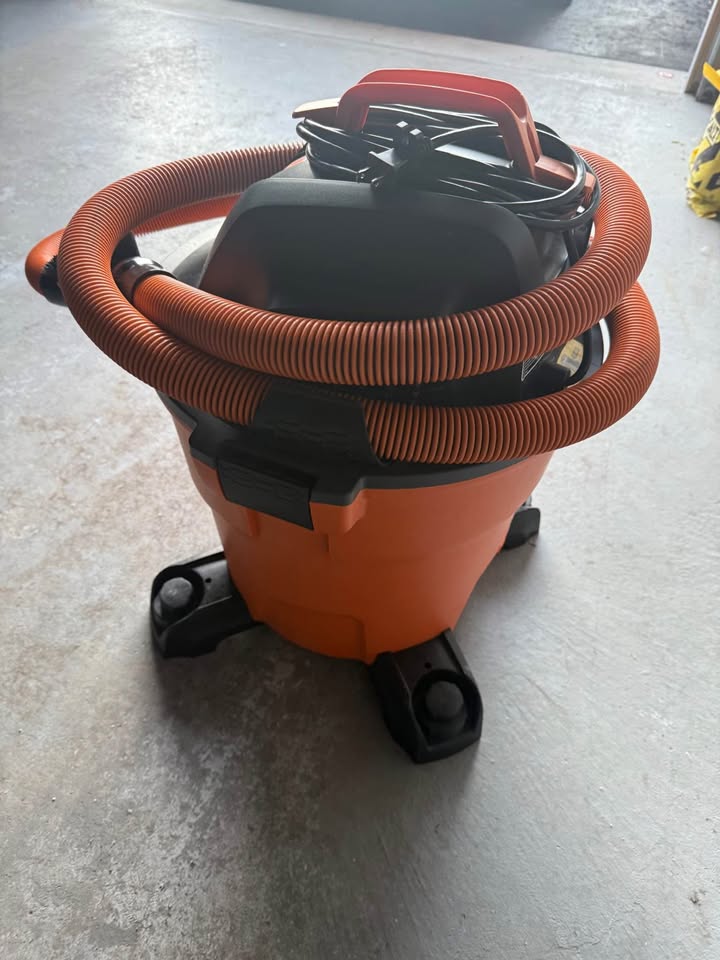 Ridgid 12 gallon wet and dry Vac 45L - photo 3