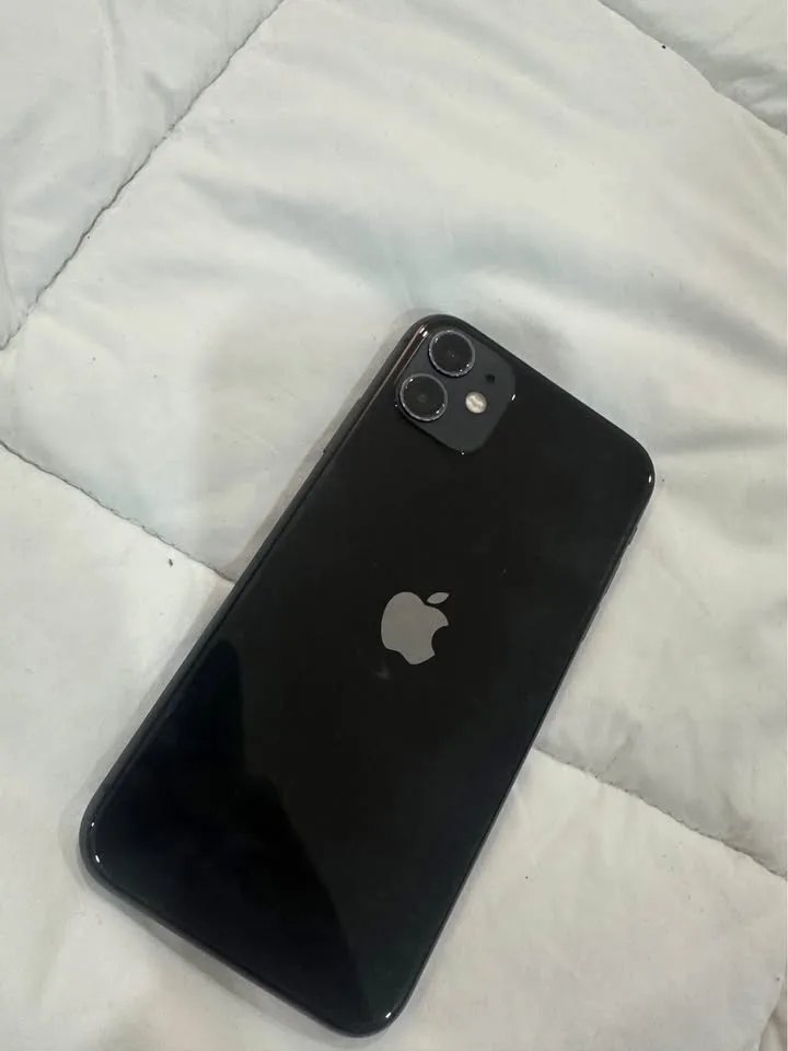 iPhone 11 – 64GB — Black— Excellent Condition image indicator(4)