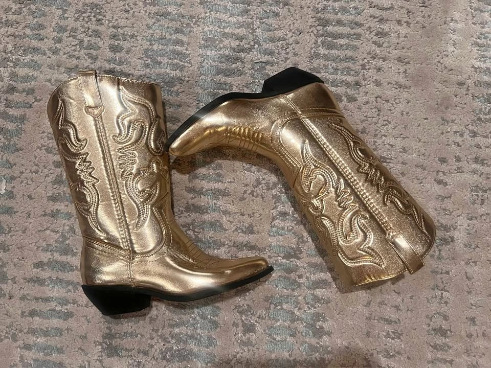 Metallic Gold Cowboy Boots – Women’s Size 6