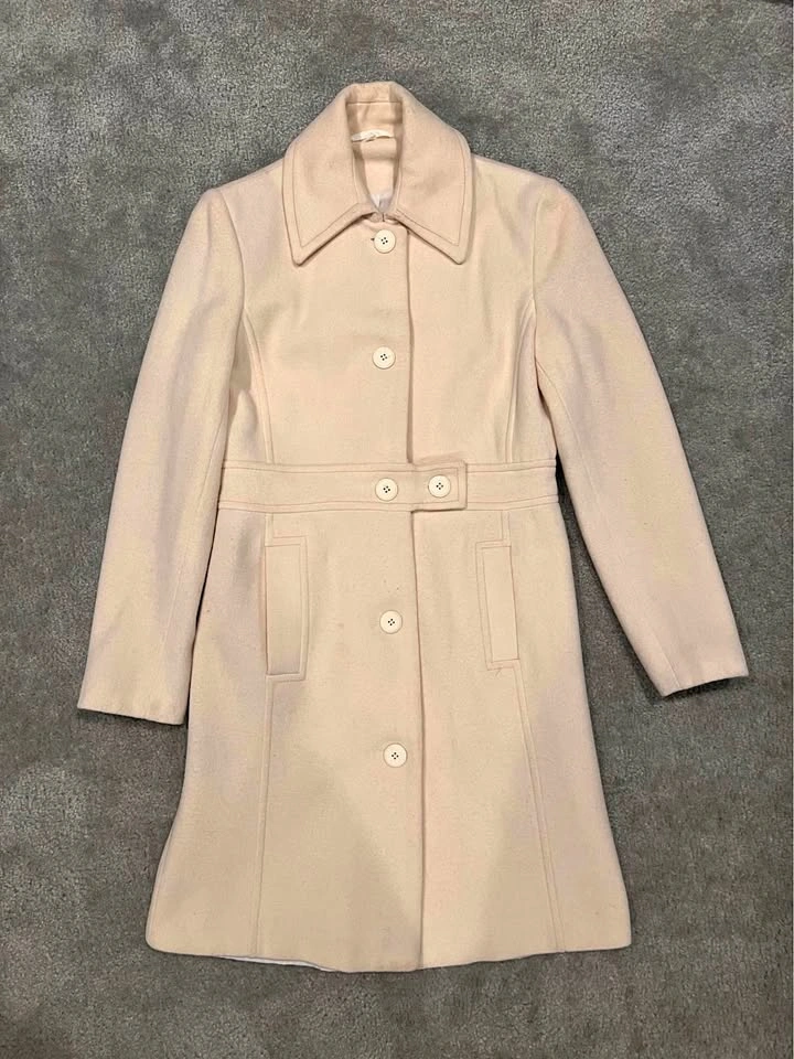 Beautiful classic cream wool-blend coat in a flattering tailored